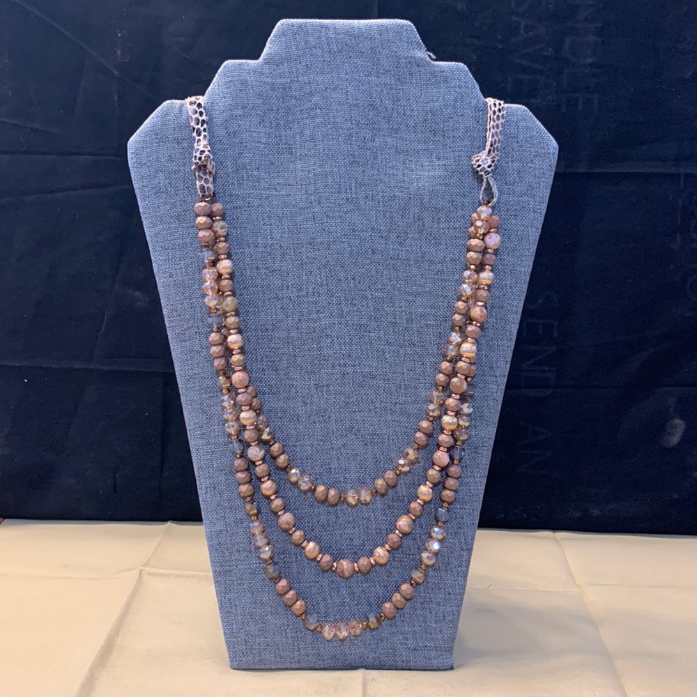 Beautiful drape necklace with gold 💛 and rose gold 🌹 beads.  (N147)